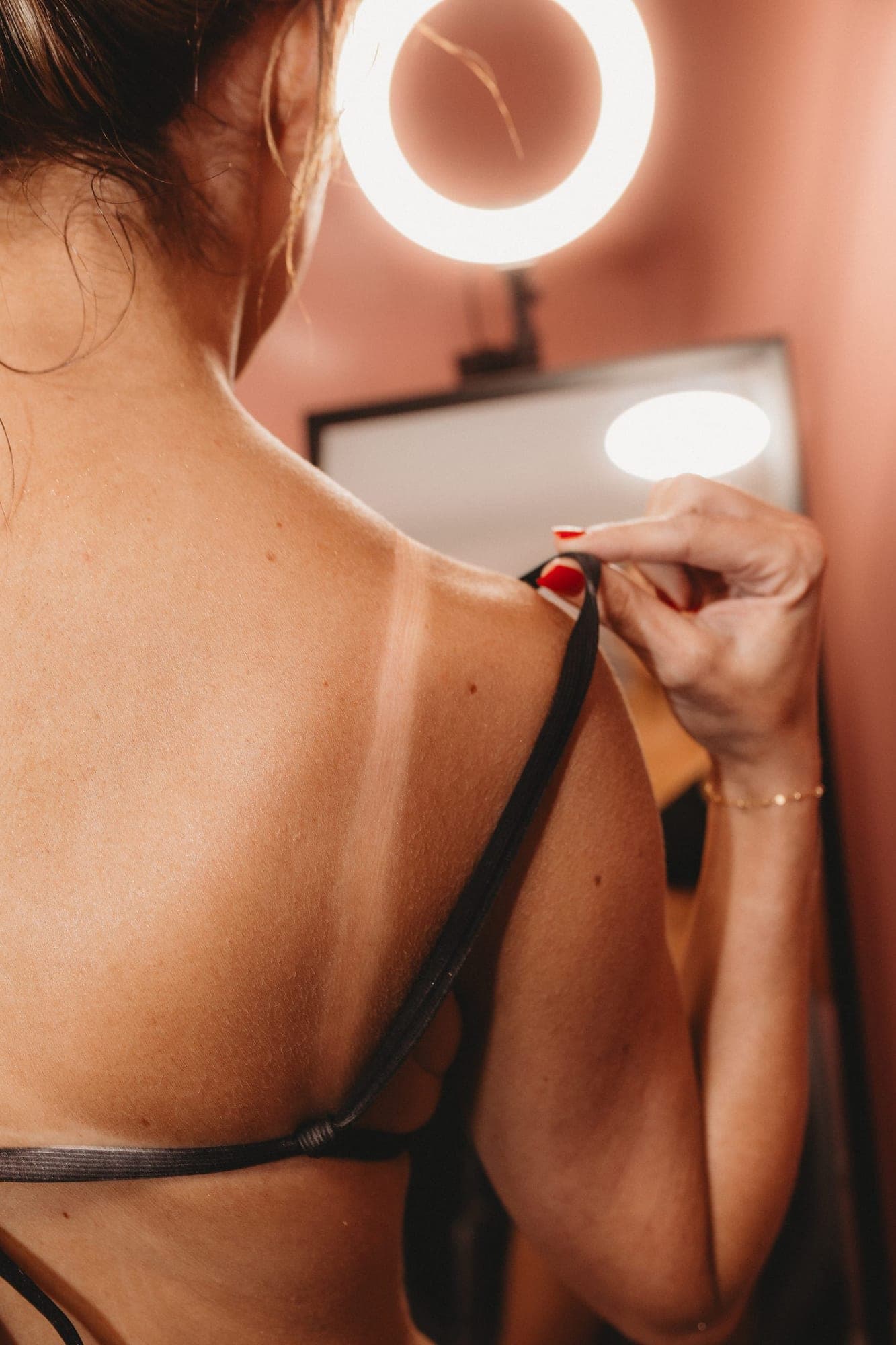 Even, natural spray tan finish with custom-blended solution